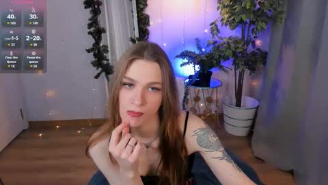 Snapshot of c_moonie_ chatting on December 13, 9:20 pm Polly online show from December 13, 9:20 pm