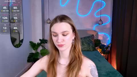 Polly online show from April 2, 9:01 pm