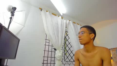 c_worstian_ online show from December 10, 6:38 pm