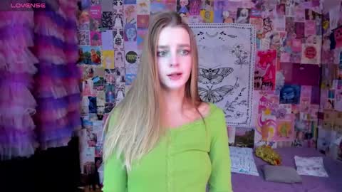 Emily  online show from October 17, 1:46 pm