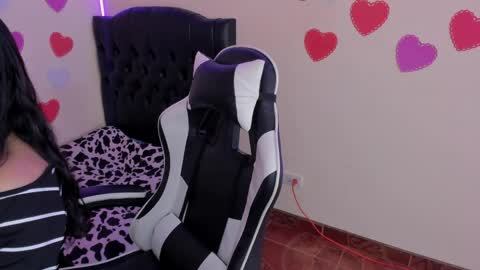 caelisse_cb online show from April 2, 3:53 pm