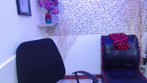 Snapshot of cailee_mansour chatting on February 19, 12:46 am Cailee online show from February 19, 12:46 am