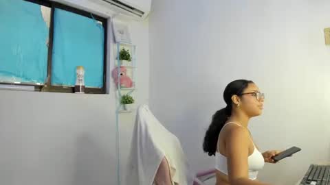 Snapshot of cailyn_messy chatting on October 17, 7:38 pm karina online show from October 17, 7:38 pm