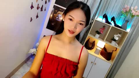 Snapshot of caitlin_x chatting on October 6, 7:11 pm caitlin online show from October 6, 7:11 pm