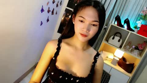 Snapshot of caitlin_x chatting on April 25, 11:46 am caitlin online show from April 25, 11:46 am