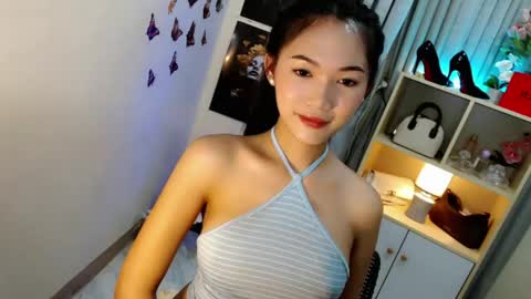 Snapshot of caitlin_x chatting on April 25, 7:33 pm caitlin online show from April 25, 7:33 pm