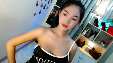 Snapshot of caitlin_x chatting on May 18, 11:21 pm caitlin online show from May 18, 11:21 pm
