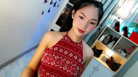 Snapshot of caitlin_x chatting on May 19, 11:33 pm caitlin online show from May 19, 11:33 pm
