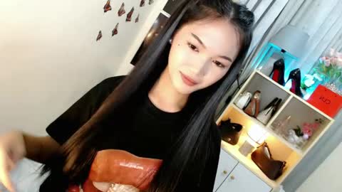 Snapshot of caitlin_x chatting on June 6, 8:13 pm caitlin online show from June 6, 8:13 pm