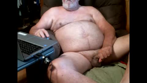 Snapshot of cajungrey75 chatting on December 29, 3:03 pm cajungrey online show from December 29, 3:03 pm