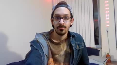 Snapshot of cal_xxx chatting on February 14, 12:18 am Cal XXX online show from February 14, 12:18 am