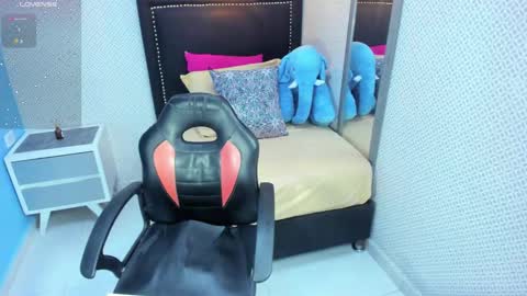 Snapshot of calanthelove chatting on January 28, 5:22 am Calanthe online show from January 28, 5:22 am