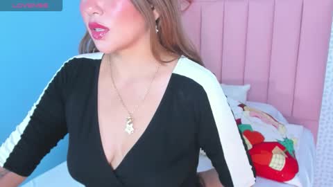 Snapshot of calanthelove chatting on December 4, 3:16 am Calanthe online show from December 4, 3:16 am