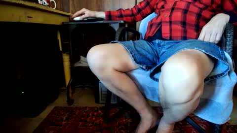 Snapshot of cali1962 chatting on December 30, 6:27 pm Cal online show from December 30, 6:27 pm