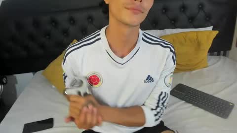 Snapshot of caliboyheat chatting on May 22, 1:17 pm caliboyheat online show from May 22, 1:17 pm