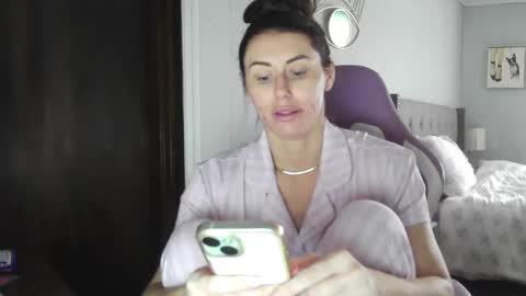 Snapshot of calicambri chatting on February 10, 4:58 pm The Cali Cambri online show from February 10, 4:58 pm
