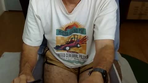 Snapshot of califun4u chatting on April 21, 7:17 pm califun4u online show from April 21, 7:17 pm