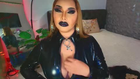Miss Jane Commander online show from December 7, 1:40 pm