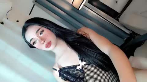 Snapshot of call_me_nina chatting on May 30, 8:00 am call_me_nina online show from May 30, 8:00 am