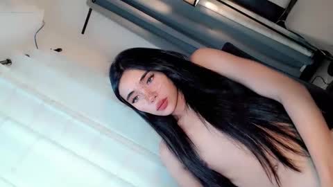 Snapshot of call_me_nina chatting on June 5, 6:52 am call_me_nina online show from June 5, 6:52 am
