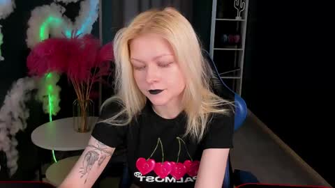 Robin online show from April 22, 3:09 am