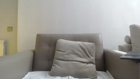 Snapshot of callme_kim chatting on December 29, 12:20 am callme_kim online show from December 29, 12:20 am