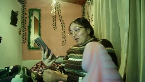 paula online show from April 21, 1:42 am