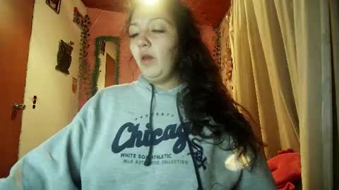 Snapshot of callme_lolas chatting on June 27, 2:05 am paula online show from June 27, 2:05 am