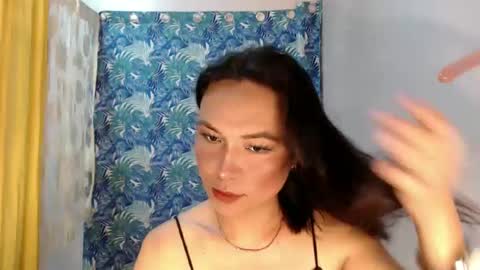 callme meya in asia online show from December 3, 9:55 am