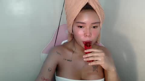 Snapshot of callme_remaxxx7 chatting on May 26, 9:49 am Rema online show from May 26, 9:49 am