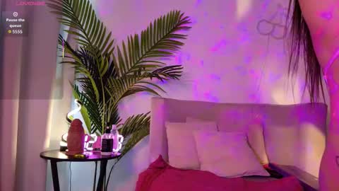 Mia online show from March 6, 4:47 pm