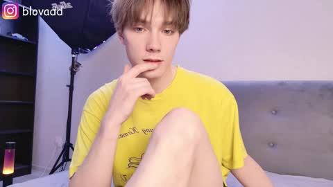 Snapshot of callmenineoneseven chatting on February 10, 5:06 pm Nick online show from February 10, 5:06 pm