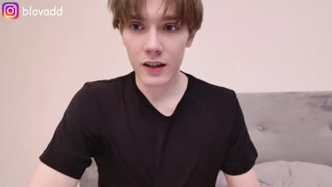 Snapshot of callmenineoneseven chatting on February 25, 5:28 am Nick online show from February 25, 5:28 am