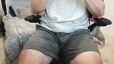 callmeroger33 online show from April 15, 11:16 pm