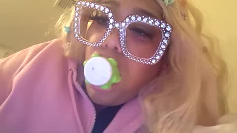 Snapshot of cals9x chatting on February 20, 3:47 am camzxoxox online show from February 20, 3:47 am