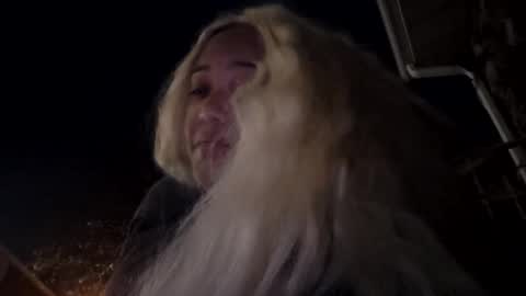 Snapshot of cals9x chatting on February 28, 3:29 am camzxoxox online show from February 28, 3:29 am