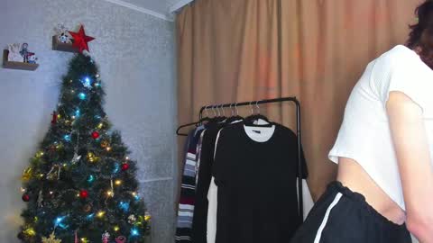 Snapshot of calvin_kevin_grem chatting on December 11, 11:19 am Calvin Kevin Grem online show from December 11, 11:19 am