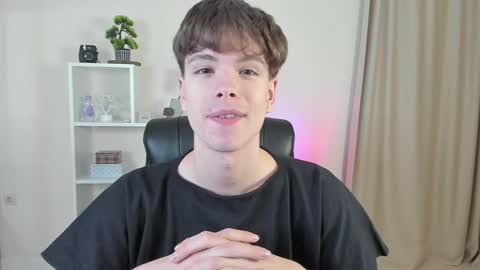 Hey I am Calvin  online show from December 4, 7:12 pm