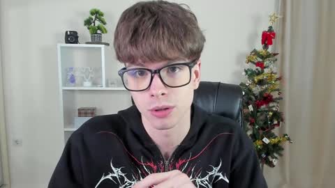 Hey I am Calvin  online show from December 8, 7:11 pm