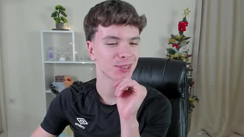 Hey I am Calvin  online show from December 17, 7:04 pm