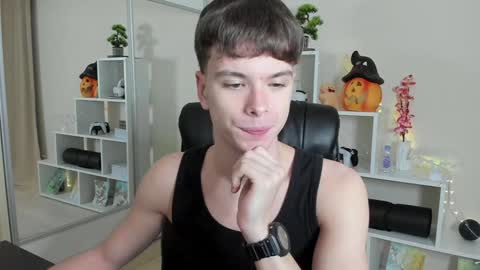 Hey I am Calvin  online show from January 11, 7:05 pm