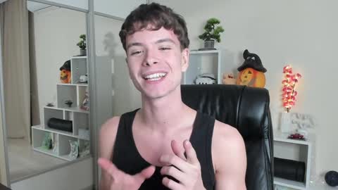 Hey I am Calvin  online show from February 2, 7:04 pm