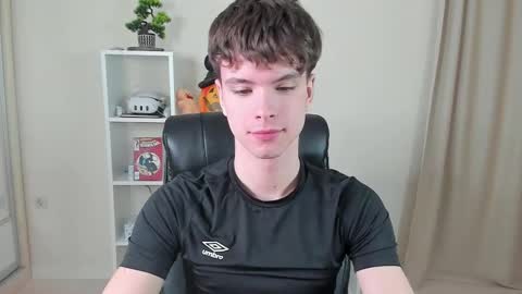 Hey I am Calvin  online show from February 9, 11:04 pm