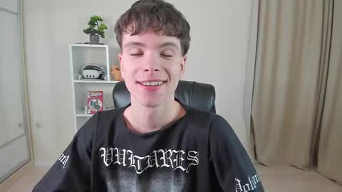 Hey I am Calvin  online show from February 11, 7:16 pm