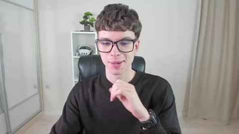 Hey I am Calvin  online show from February 12, 7:13 pm