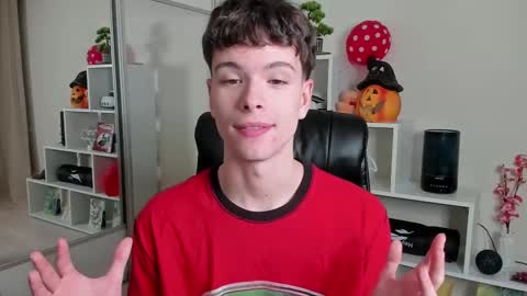 Hey I am Calvin  online show from March 12, 7:06 pm