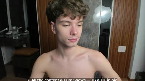 Snapshot of calvin_loves_you chatting on May 13, 5:21 pm Hey I am Calvin online show from May 13, 5:21 pm