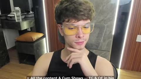 Snapshot of calvin_loves_you chatting on May 23, 4:33 pm Hey I am Calvin online show from May 23, 4:33 pm