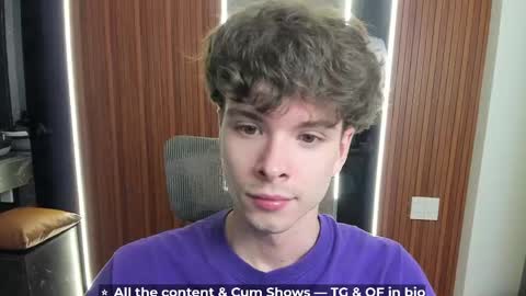 Snapshot of calvin_loves_you chatting on May 29, 3:43 pm Hey I am Calvin online show from May 29, 3:43 pm
