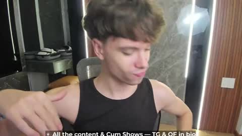 Snapshot of calvin_loves_you chatting on June 5, 5:18 pm Hey I am Calvin online show from June 5, 5:18 pm